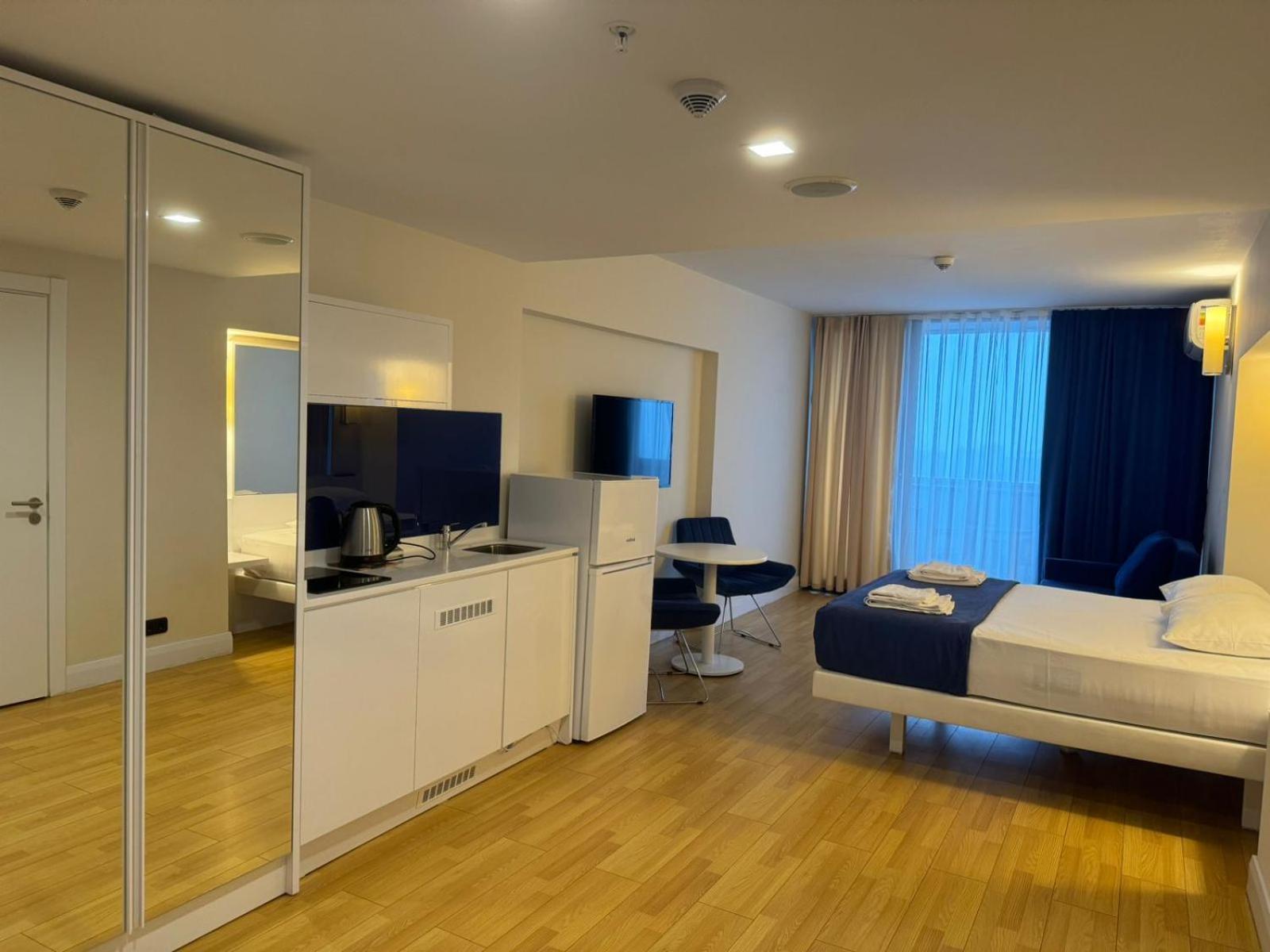 Lux Apart Hotel 555 바투미 객실 사진